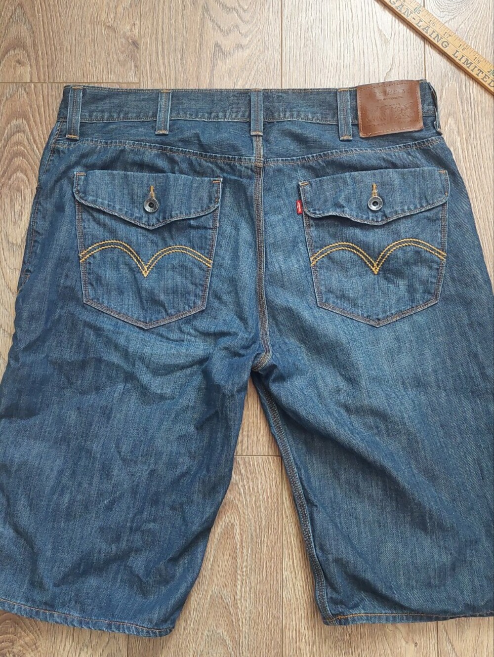 Men's Blue Denim Jeans  Back Pocket Detail Y2k Levis 2000s Flap Pockets 38